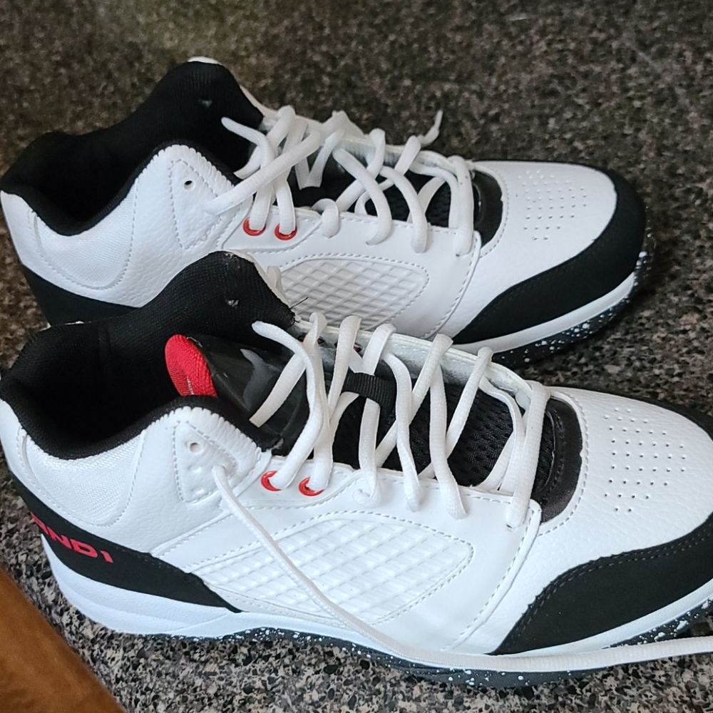 Sneakers size 7.